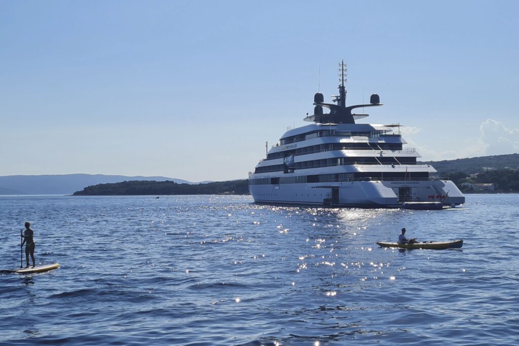 Emerald Azzurra_8_cleaned