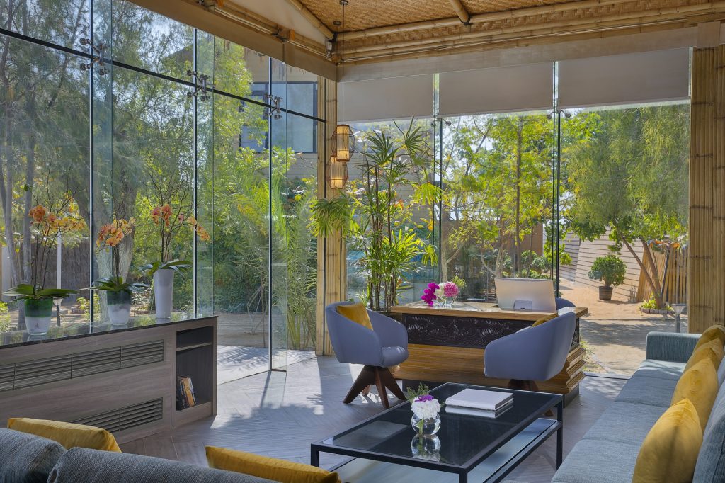 Anantara_World_Islands_Dubai_Lounge_Grand_House_Interior_View_3