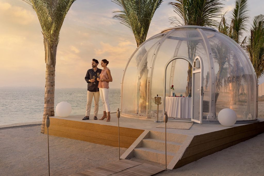 Anantara_World_Islands_Dubai_Resort_Exterior_View_Couple_Bubble_Dining_Suset_1