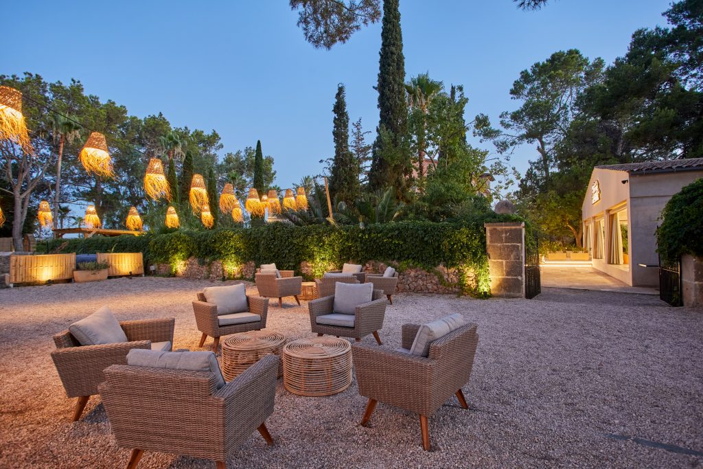 FV_Outdoor patio